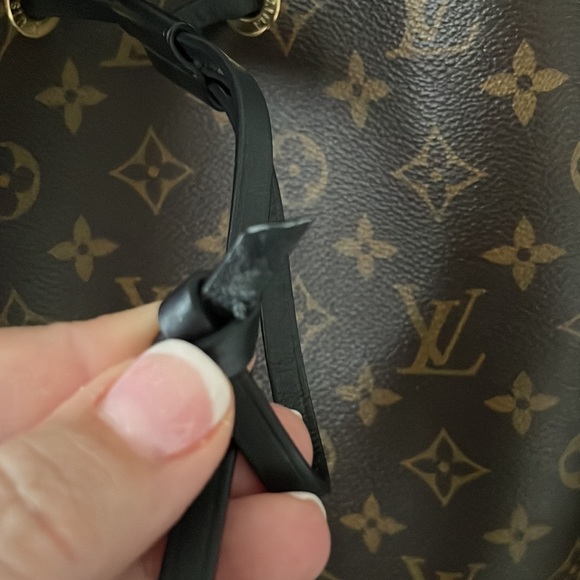 Louis Vuitton NEONOE Monogram Black Handbag - Picture 10 of 12